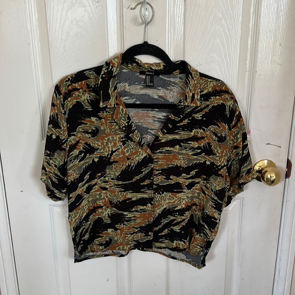 F21 Trendy Camouflage Button Up Blouse